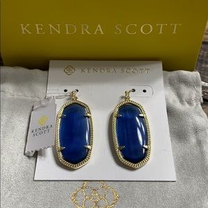 🆕Kendra Scott Elle Earrings in Navy’s Cat Eye